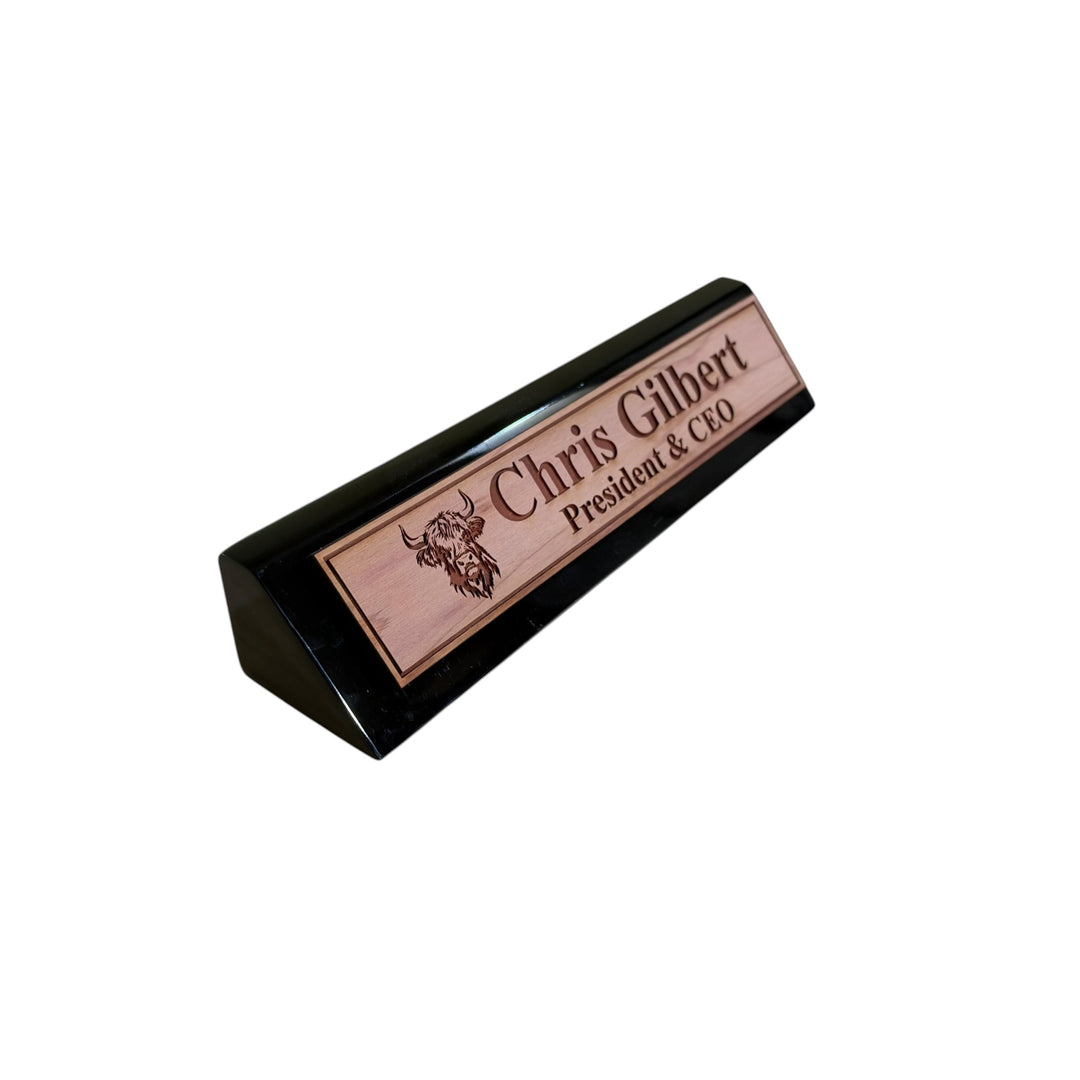HipFlaskPlus personalized 11-inch desk wedge name plate with Highland Cow engraving and black piano finish